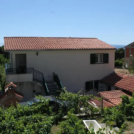 With Parking Space - 6791 Apartamento Makarska