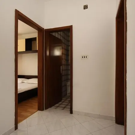 Apartamento With Parking Space - 6791 Makarska